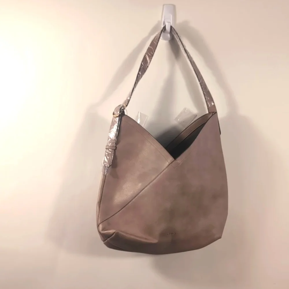 Cluci Chic Tan Shoulder Bag New with tags